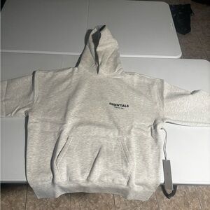 Essentials M men’s hoodie color stretch lim light gray
Never worn still has tags
